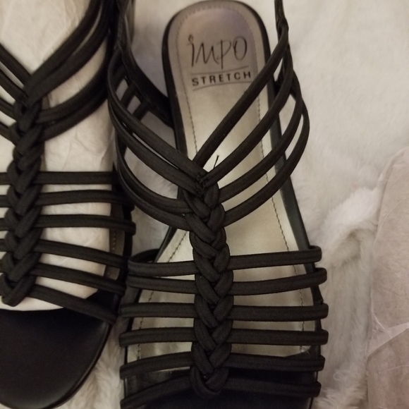 Sandled - Picture 2 of 4